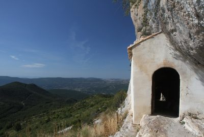 Chapelle St. Trophime de Robion. Photo © Alex Medwedeff