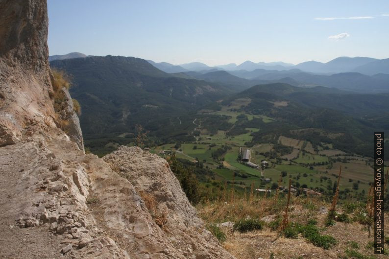 Vue du parvis naturel de la Chapelle St. Trophime. Photo © Alex Medwedeff