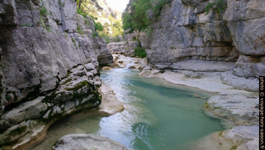 Dans les Gorges de l'Artuby de la Martre. Photo © André M. Winter