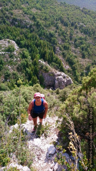 Alex plus haut dans la monté. Photo © André M. Winter