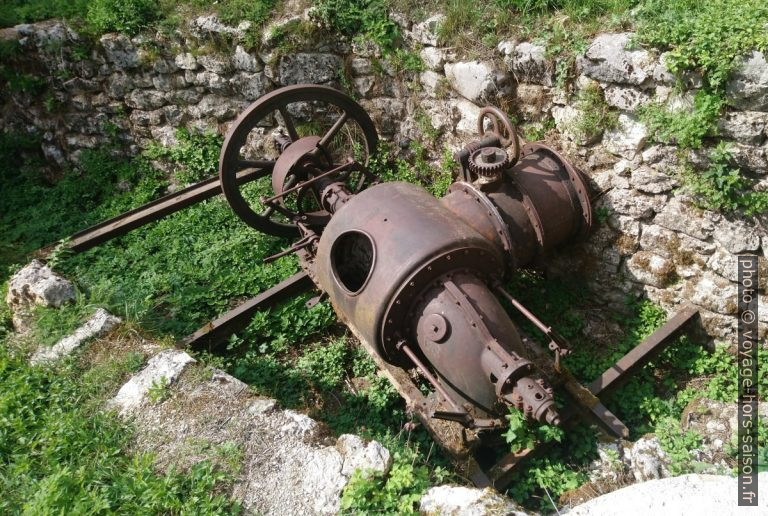 Ancienne turbine pour transformer la force de l'eau en force motrice. Photo © André M. Winter