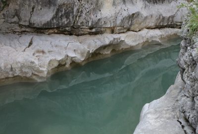 Partie resserrée des Gorges du Jabron. Photo © Alex Medwedeff