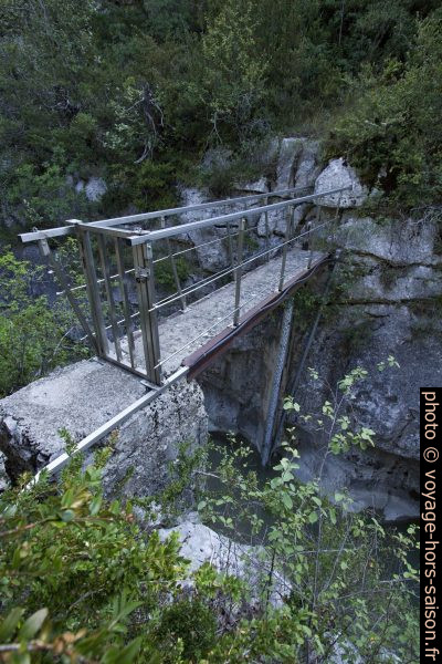 Passerelle dans les Gorges du Jabron. Photo © André M. Winter