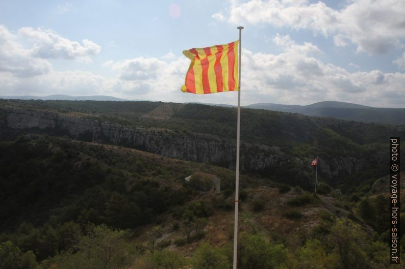 Drapeau de Provence ancien. Photo © Alex Medwedeff