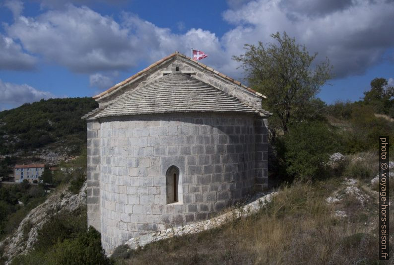 Abside de la Chapelle St.-Jean-Baptiste de Comps-sur-Artuby. Photo © André M. Winter