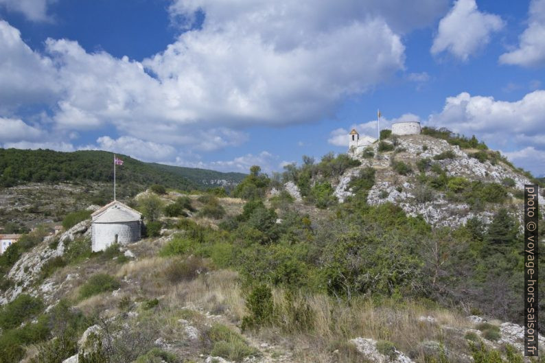 Colline des chapelles de Comps-sur-Artuby. Photo © André M. Winter