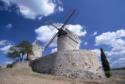 Les moulins de Régusse. Photo © André M. Winter