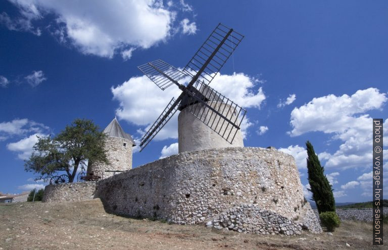Les moulins de Régusse. Photo © André M. Winter