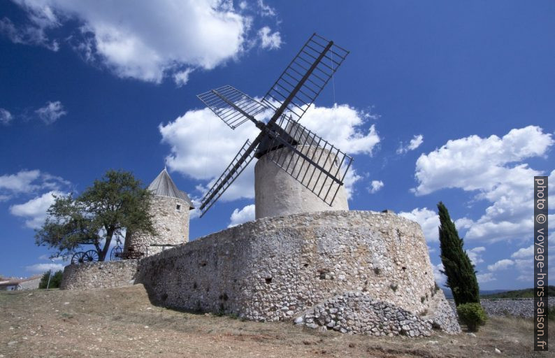 Les moulins de Régusse. Photo © André M. Winter