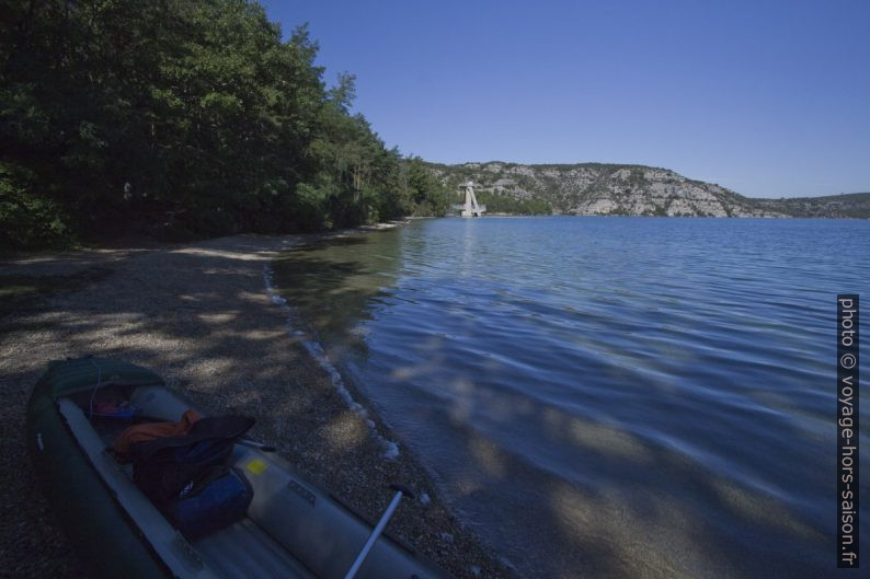 Notre canoë gonflable à la Plage de St. Julien. Photo © André M. Winter