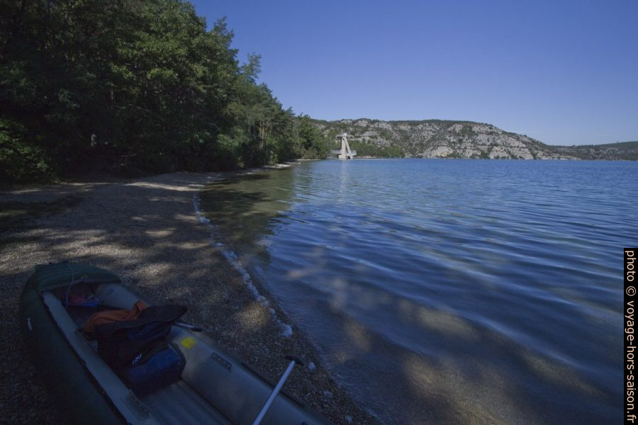 Notre canoë gonflable à la Plage de St. Julien. Photo © André M. Winter