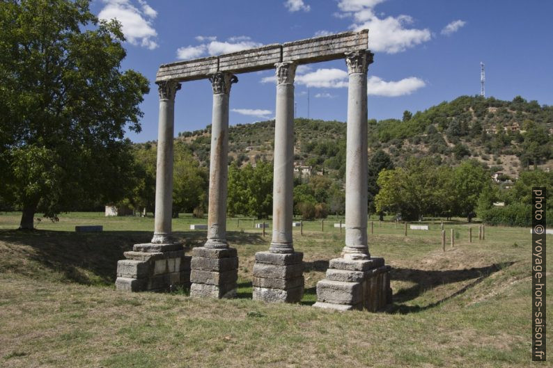 Les colonnes romaines de Riez. Photo © André M. Winter