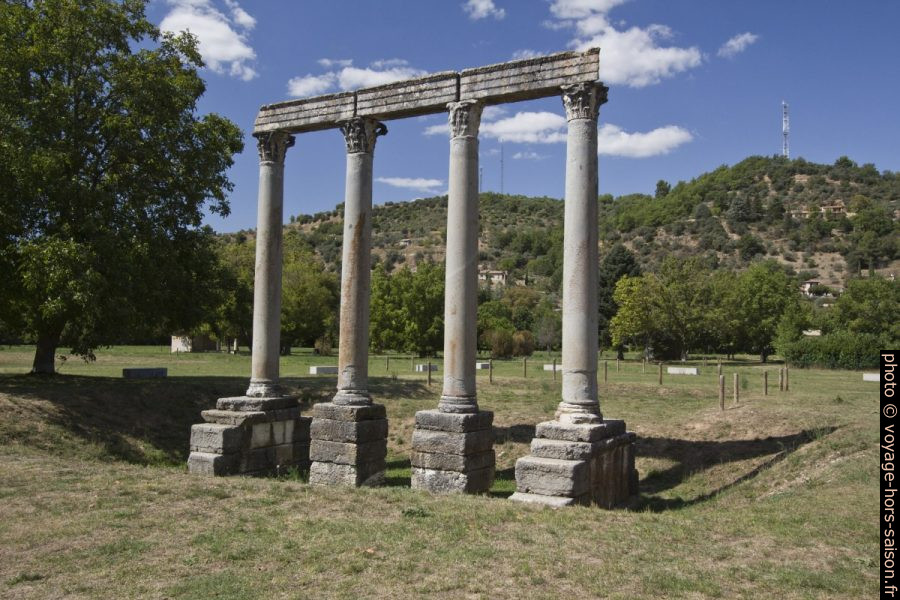 Les colonnes romaines de Riez. Photo © André M. Winter