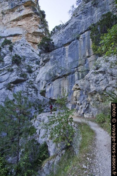 Chemin dans les Gorges de Trévans. Photo © André M. Winter
