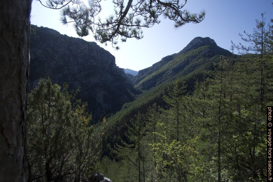 Vue vers la partie amont des Gorges de Trévans. Photo © André M. Winter