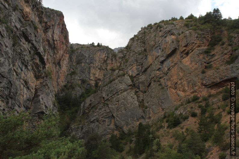 Gouffre de Gourfouran vu du point de vue. Photo © Alex Medwedeff