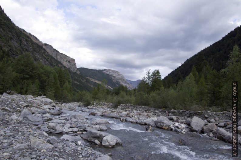 Le Fournel sous le Rocher des Barres. Photo © André M. Winter