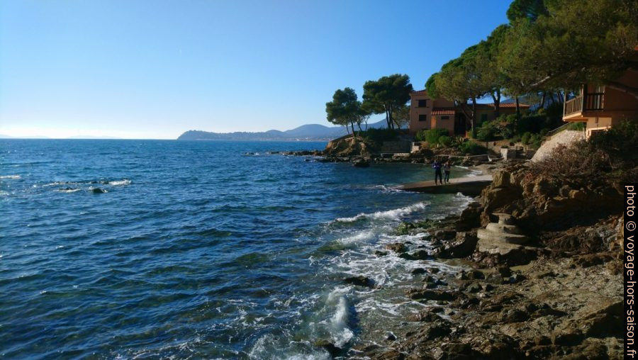 Baie de la Bouillabaisse et le Cap de la Vigie. Photo © André M. Winter