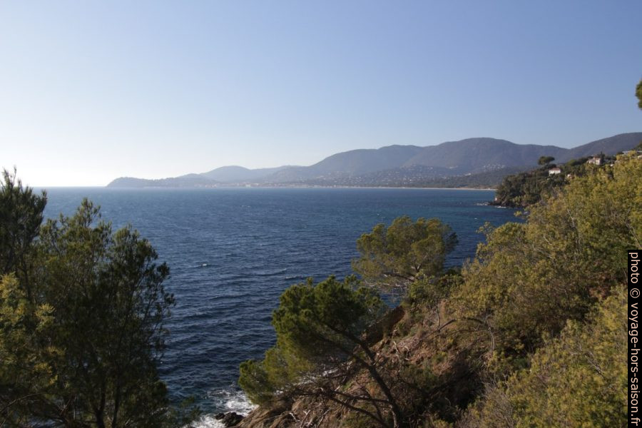 Cap Cavalaire et la Crête des Pradels. Photo © André M. Winter