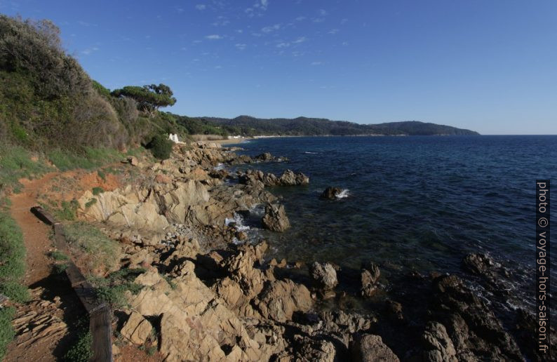 Sentier du littoral entre Sylvabelle et l'Héraclée. Photo © André M. Winter