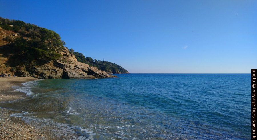 Rochers à l'est de la Plage de Bonporteau. Photo © André M. Winter