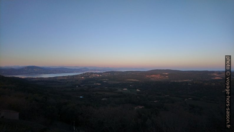 Vue de Gassin sur le Golfe de Saint Tropez. Photo © André M. Winter