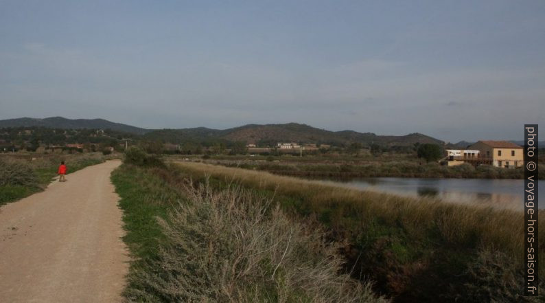 Chemin vers l'accueil des Vieux Salins d'Hyères. Photo © André M. Winter