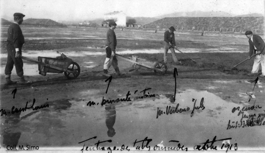 Feutrage des tables salants dans les Vieux Salins d'Hyères en 1913