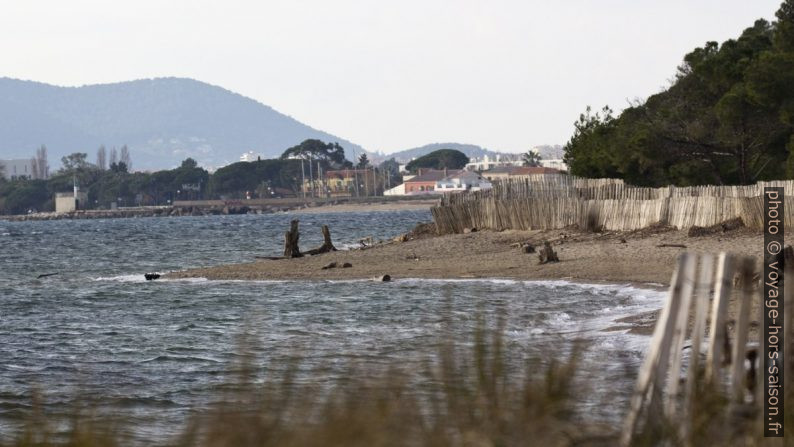 Plage au sud des Vieux Salins d'Hyères. Photo © André M. Winter