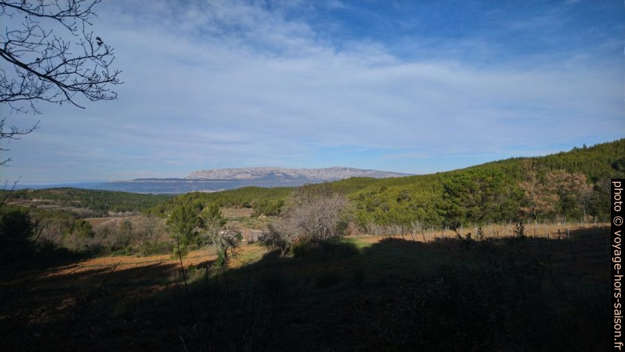 La Montagne Sainte Victoire vue du Pas de la Couelle. Photo © André M. Winter