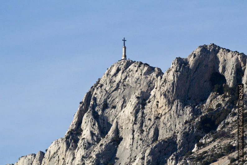 La Croix de Provence sur la Sainte Victioire. Photo © André M. Winter