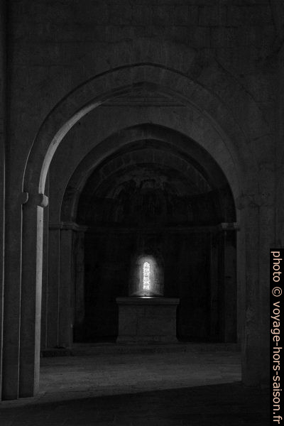 Une chapelle latérale de l'église abbatiale du Thoronet. Photo © Alex Medwedeff