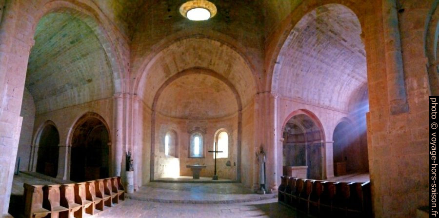 Transept et chœur de l'église abbatiale du Thoronet. Photo © André M. Winter