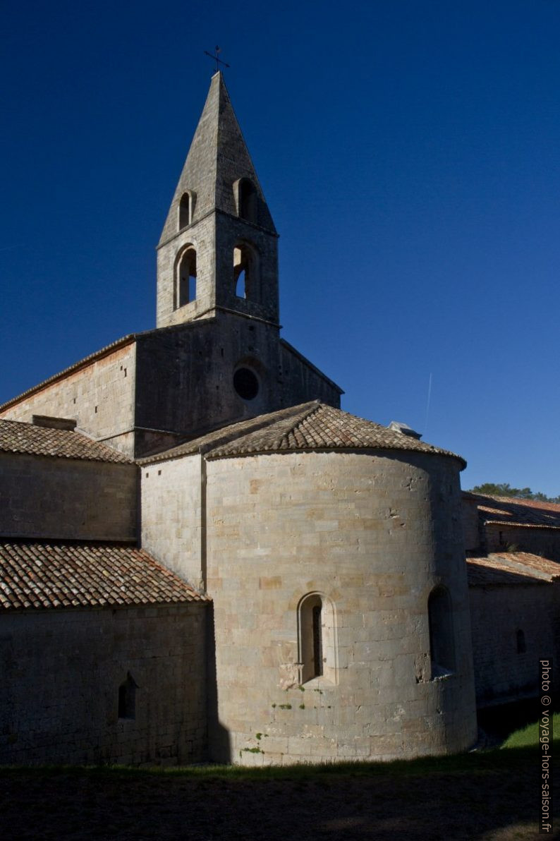 Abbaye du Thoronet avec son abside. Photo © Alex Medwedeff