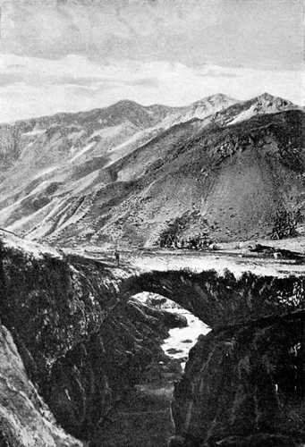 Arc naturel Puente del Inca dans les Andes