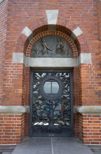 Porte de la salle basse du phare de Holtenau nord. Photo © Alex Medwedeff