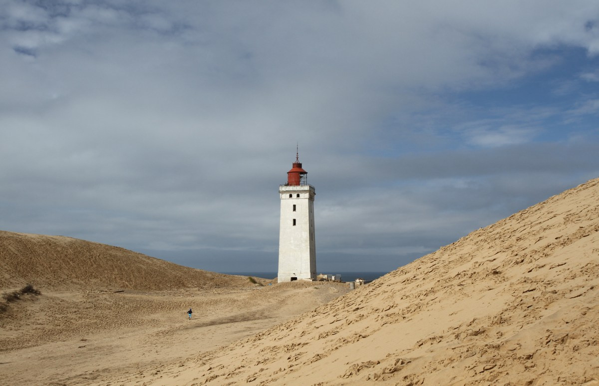 La dune Rubjerg Knude et le pharet. Photo © Alex Medwedeff