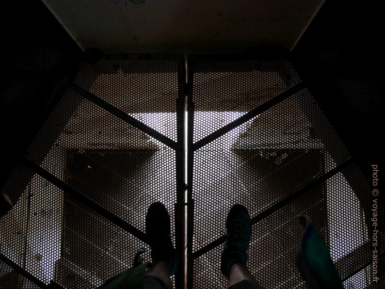 Escalier de tôle perforée du phare de Rubjerg Knude. Photo © Nicolas Medwedeff