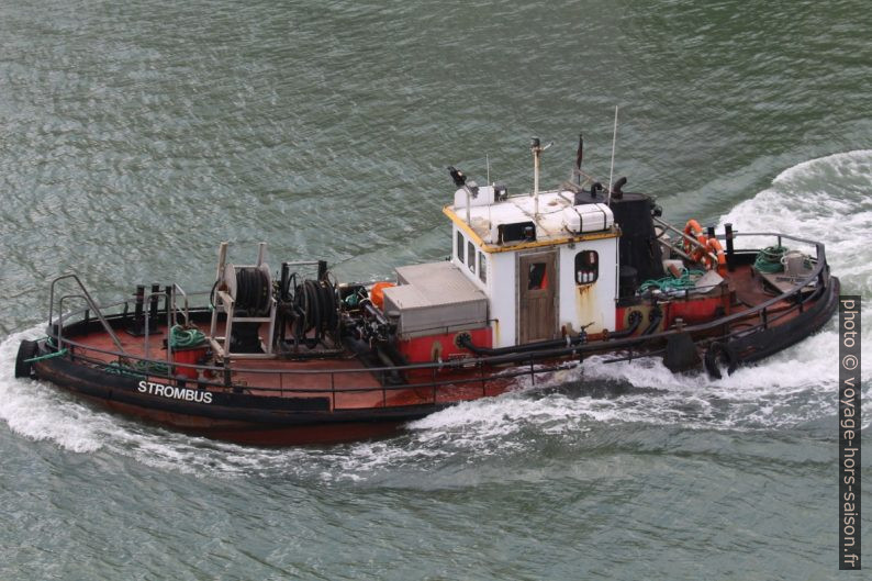 Bunker barge Strombus. Photo © André M. Winter