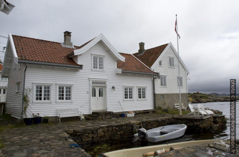 Une maison blanche norvégienne à Loshavn. Photo © Alex Medwedeff