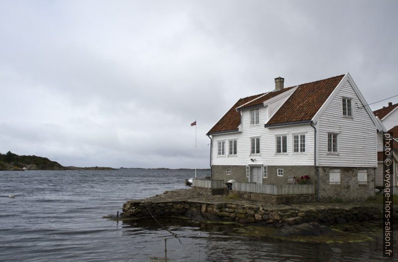 Une maison blanche norvégienne à Loshavn. Photo © André M. Winter