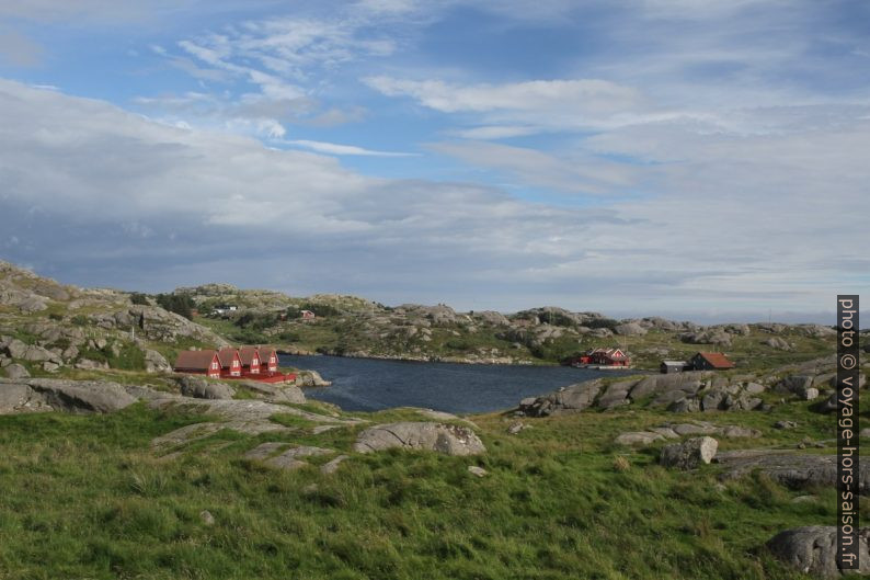 Huttes touristiques dans Løvågen. Photo © Alex Medwedeff