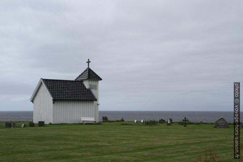 Le cimetière et la chapelle de Varhaug. Photo © Alex Medwedeff