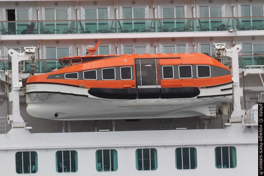 Bateau de sauvetage n°12 du P&O Britannia. Photo © André M. Winter