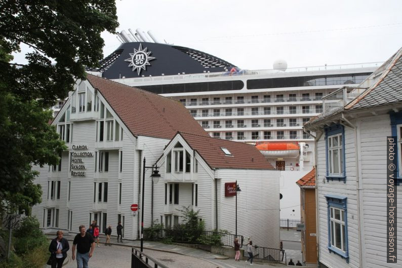 Maisons de Stavanger et le grand navire MSC Musica