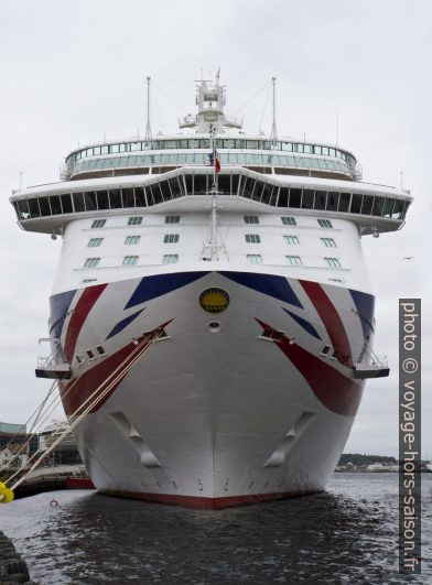 Proue du P&O Cruises Britannia à quai à Stavanger. Photo © Alex Medwedeff