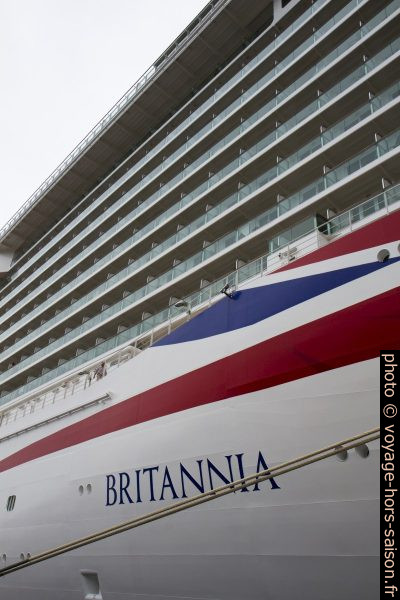 Flanc tribord du Britannia vu du quai. Photo © Alex Medwedeff