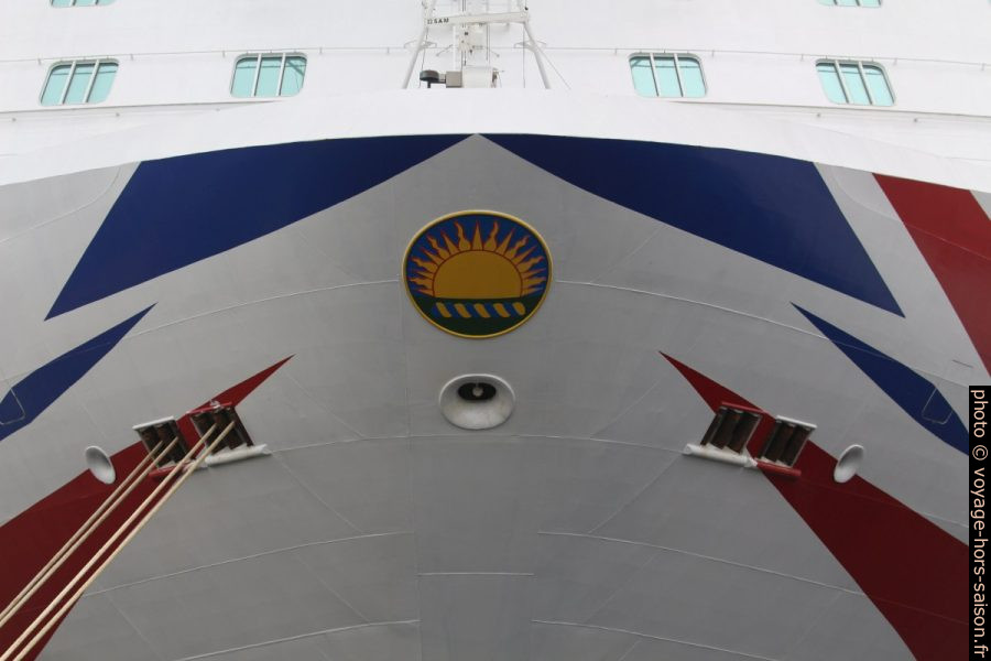 Décor de la proue du P&O Britannia. Photo © André M. Winter