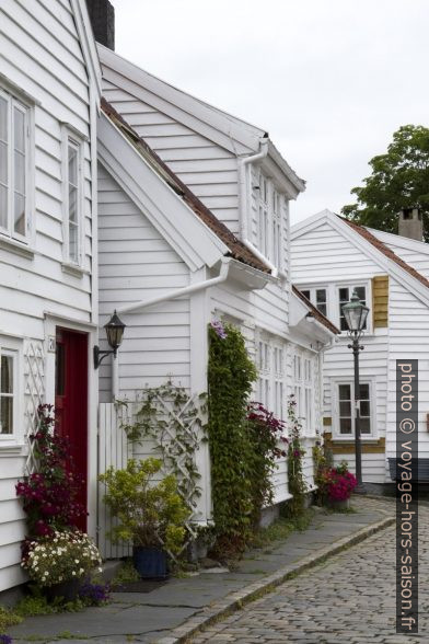 Maison peintes en blanc de Gamle Stavanger. Photo © Alex Medwedeff