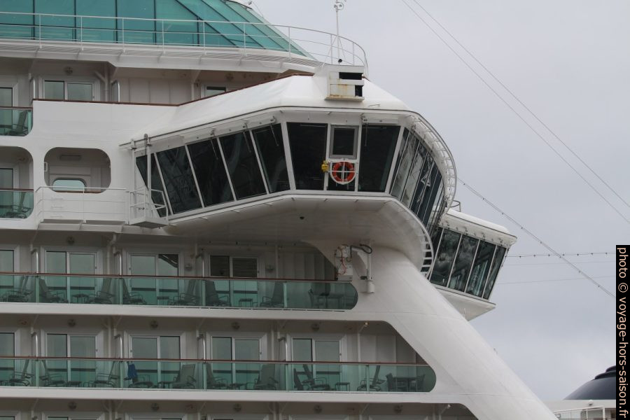 Partie tribord de la passerelle de navigation du P&O Cruises Britannia. Photo © André M. Winter